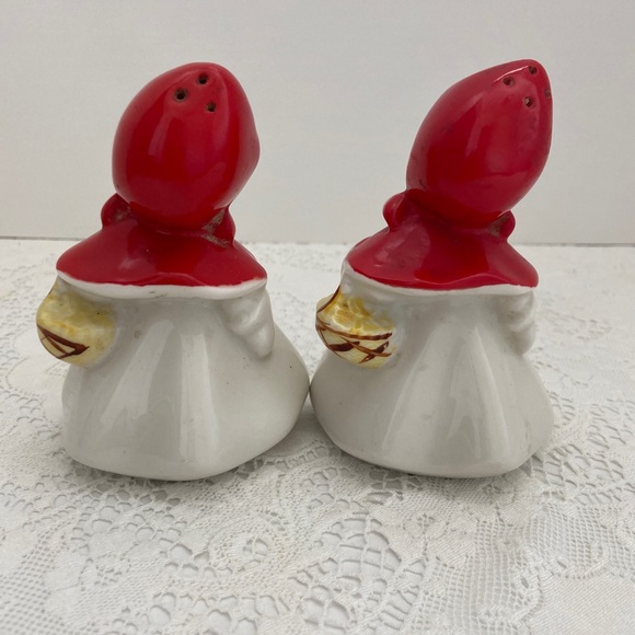 Vintage 1940 MCM Hull Little Red Riding Hood Salt & Pepper Shakers - Picture 4 of 5